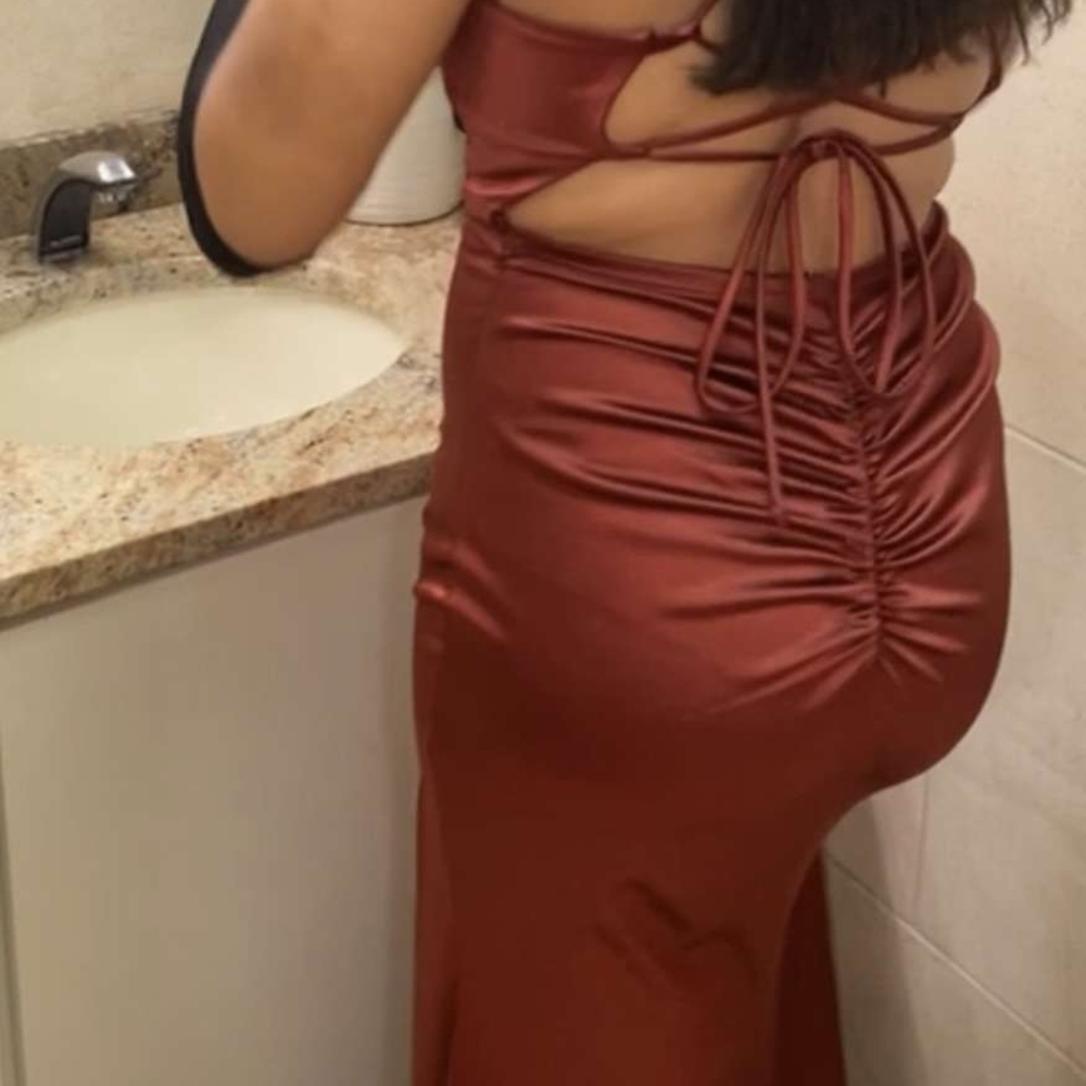 Elegant Burgundy Evening Gown Or Prom Dress - Picture 3 of 3
